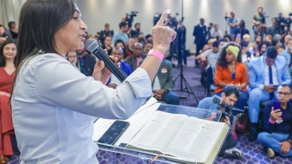 Após apoio a Lula, igreja emite nota de repúdio contra Eliziane Gama Após apoio a Lula, igreja emite nota de repúdio contra Eliziane Gama
