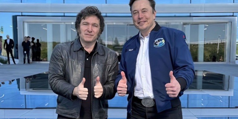 © Elon