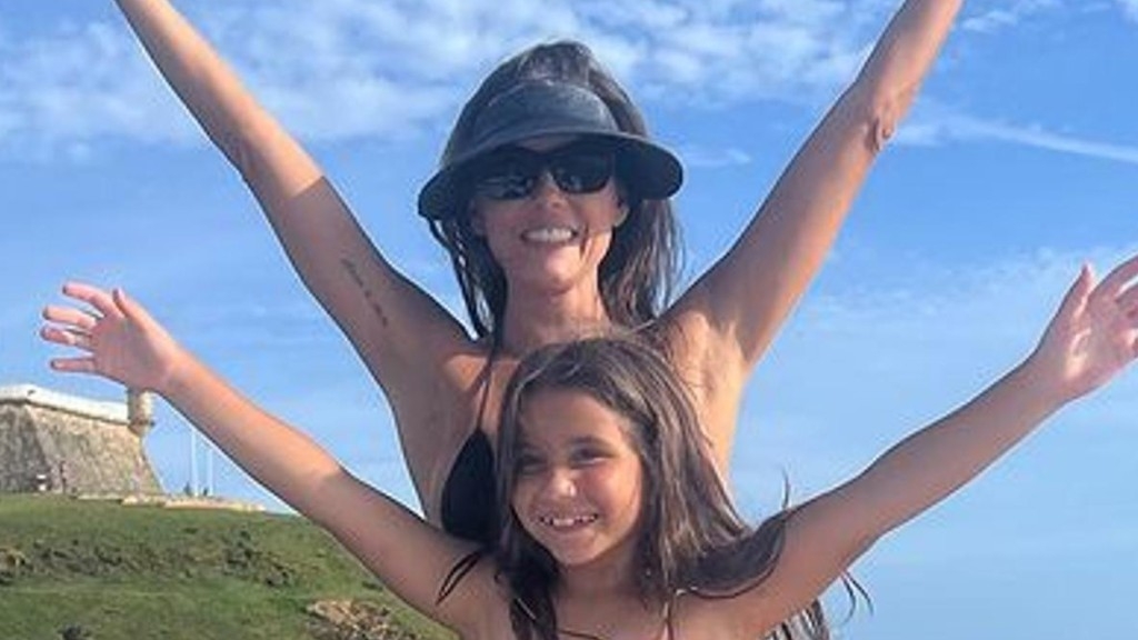 Deborah Secco exibe cliques de biquíni com a filha Maria Flor, em Noronha: ‘Refúgio’ Deborah Secco exibe cliques de biquíni com a filha Maria Flor, em Noronha: ‘Refúgio’