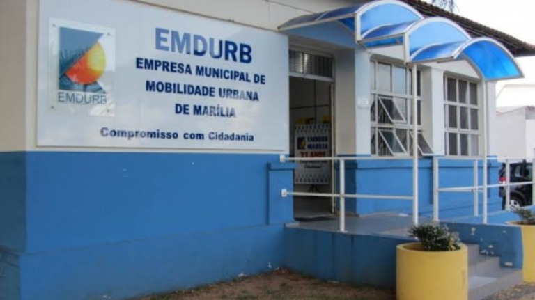 Carreta derruba fiação em Marília e causa transtorno no trânsito; Emdurb alerta para trecho