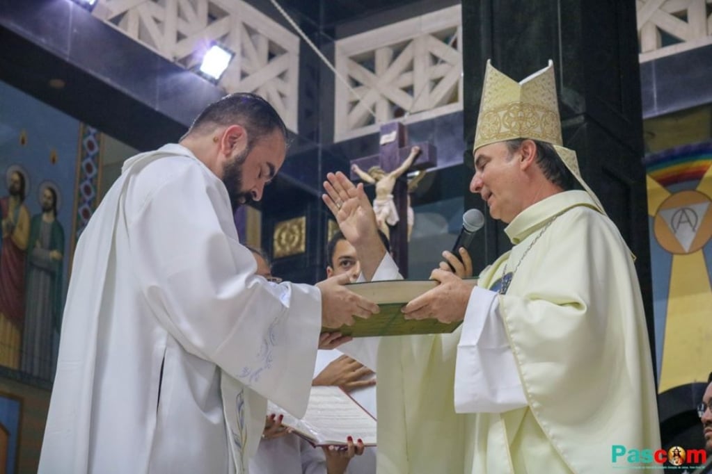 Padre Maurício toma posse em Vera Cruz em cerimônia com Dom Luiz Antonio