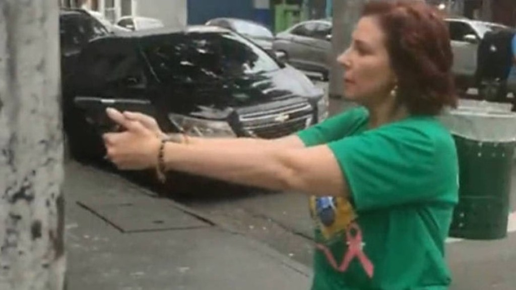 STF abre inquérito contra Carla Zambelli por porte ilegal de arma