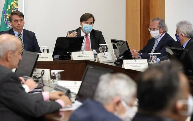 bolsonaro, maia e guedes em reunião com governadores