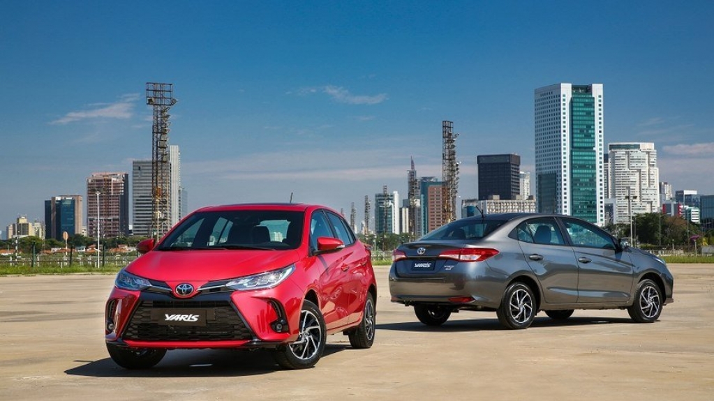 Toyota lança linha 2023 de Yaris Hatch e Sedan com retoques no desenho