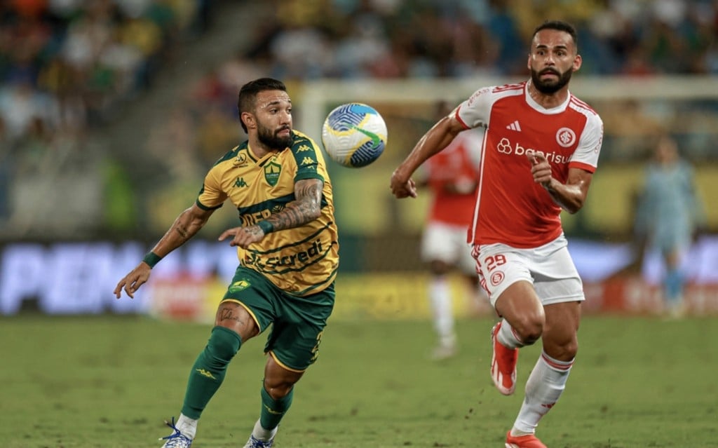 Internacional vence Cuiabá por 1 a 0 com gol de Hugo Mallo e sobe na tabela da Série A do Brasileirão