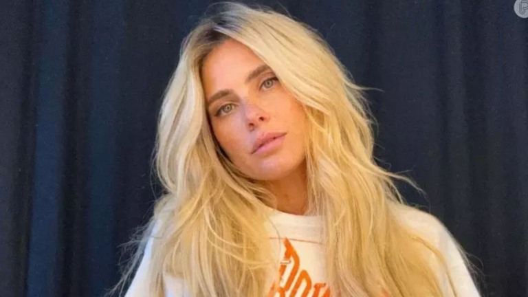 Carolina Dieckmann se produz toda e esbanja beleza nas redes sociais: ‘Gata’