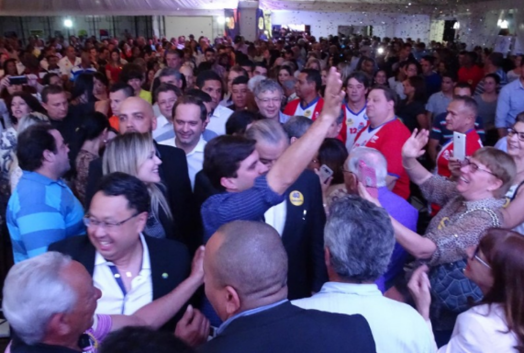 Ex-prefeito Vinícius Camarinha no lançamento de sua candidatura à reeleição em 2016