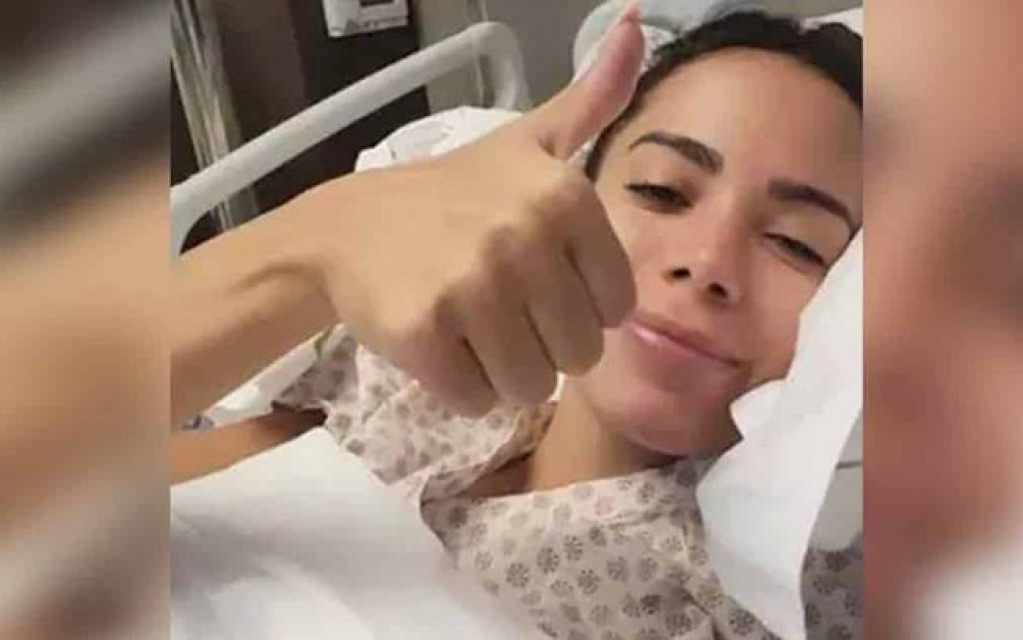 Anitta segue internada e sem previsão de alta