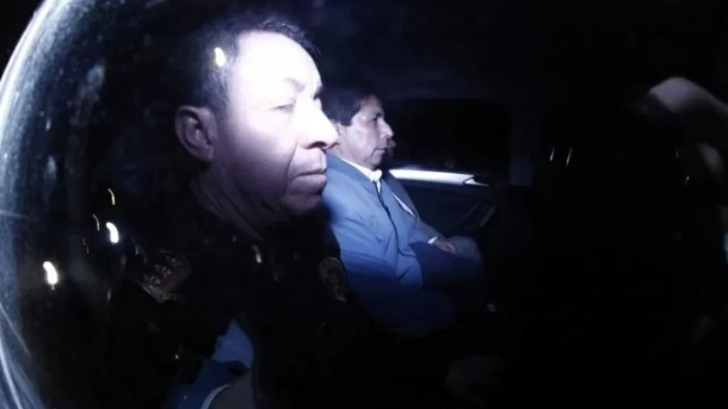 Pedro Castillo é transferido para sede policial em Lima, no Peru Pedro Castillo é transferido para sede policial em Lima, no Peru