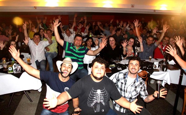 Humor no Chaplin, eventos e gente bonita na coluna social