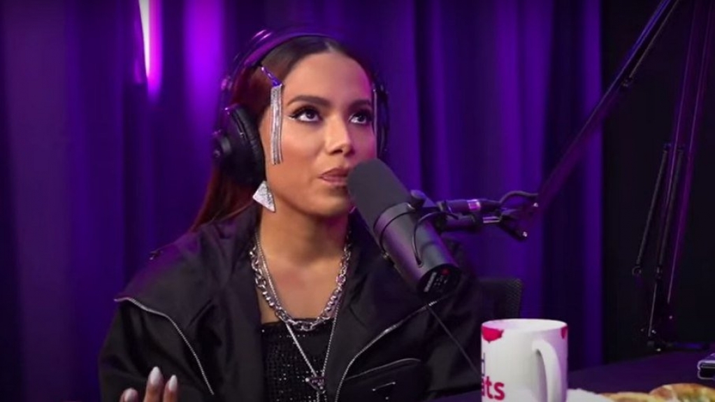 Anitta reclama de cortes de entrevista divulgados: 'Não falei só de bofe'