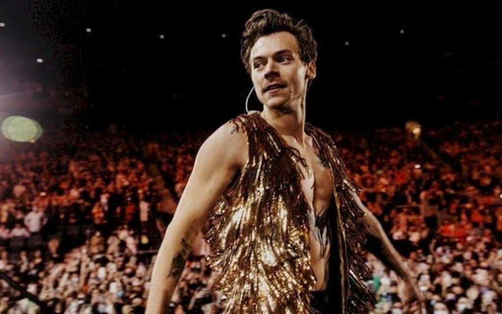 Harry Styles segue em primeiro lugar na Billboard Harry Styles segue em primeiro lugar na Billboard