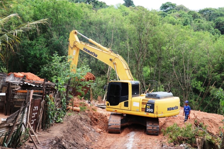 Obra contém enxurradas e erosões na Vila Barros; casas ameaçadas