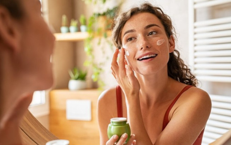Saiba como diferenciar acne e rosácea na pele