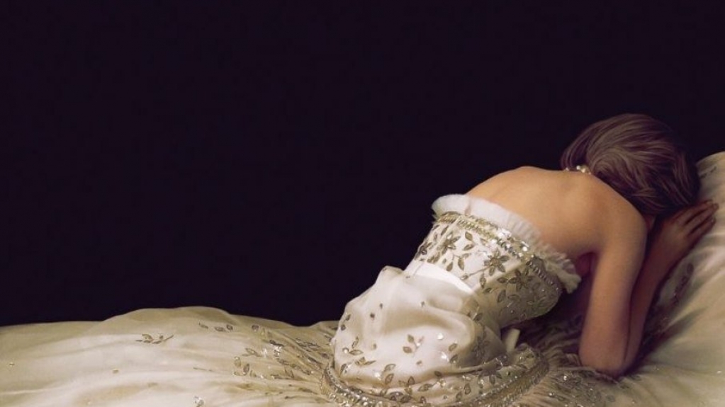 Spencer: Kristen Stewart diz que usar vestido de noiva de Diana foi "assustador" Spencer: Kristen Stewart diz que usar vestido de noiva de Diana foi "assustador"