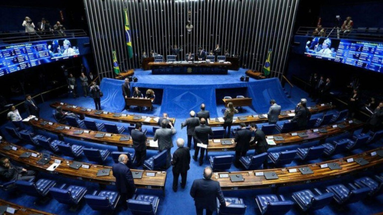 Senado aprova PEC das Bondades que aumenta Auxílio Brasil para R$ 600