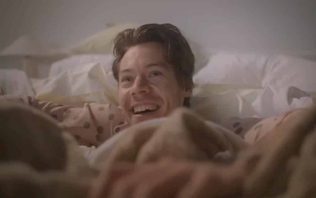 Harry Styles anuncia a inédita "Late Night Talking"