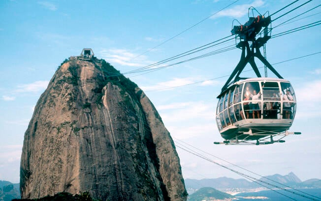 Ir ao Rio e não andar no bondinho do Pão de Açúcar é quase uma heresia . Foto: Getty Images