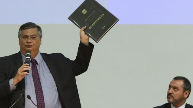 Dino diz que governo Lula recuperará "lista suja" do trabalho escravo