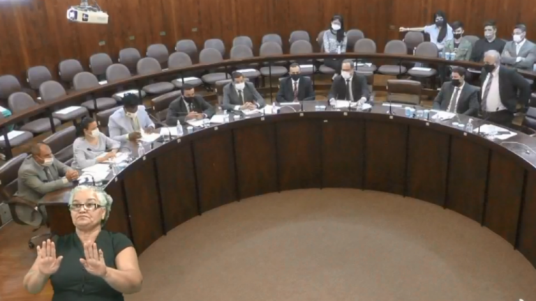 Câmara adia votação de denúncia contra Féfin por polêmica no PA