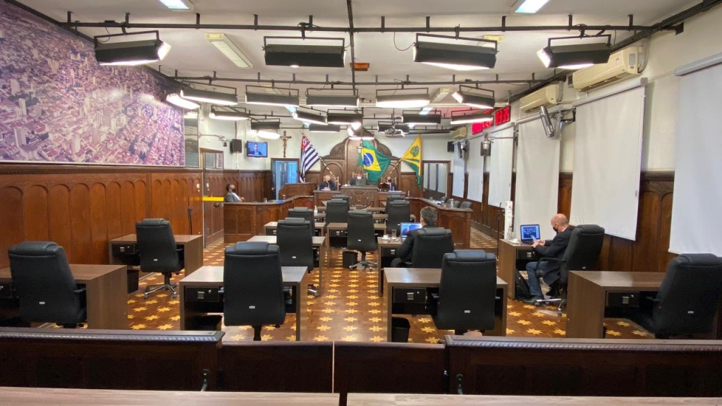 Bauru deve seguir Marília e criar lei para abrir comercio, bares e restaurantes