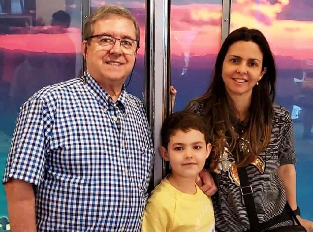 Ex-prefeito Camarinha com a esposa, Fabiana, e o filho, Gabriel – Arquivo pessoal Ex-prefeito Camarinha com a esposa, Fabiana, e o filho, Gabriel – Arquivo pessoal