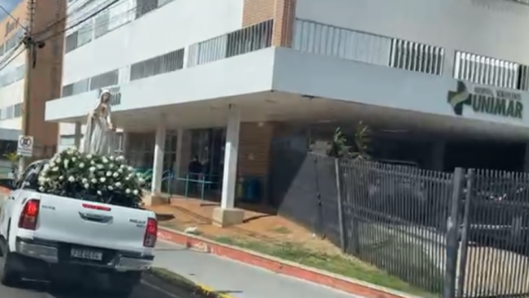 Nsa Sra de Fátima - carreata celebra dia com benção em hospital de Marília