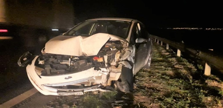 Colisão frontal provoca congestionamento na SP-294