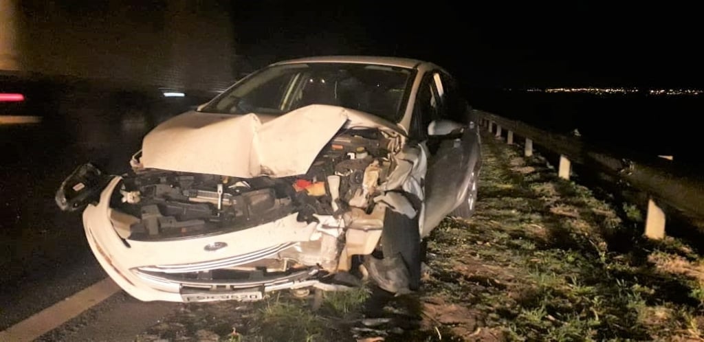 Colisão frontal provoca congestionamento na SP-294
