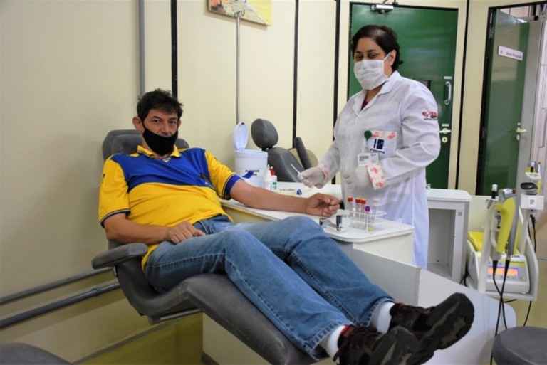 Carteiros aproveitam estado de greve e fazem doação de sangue em Marília