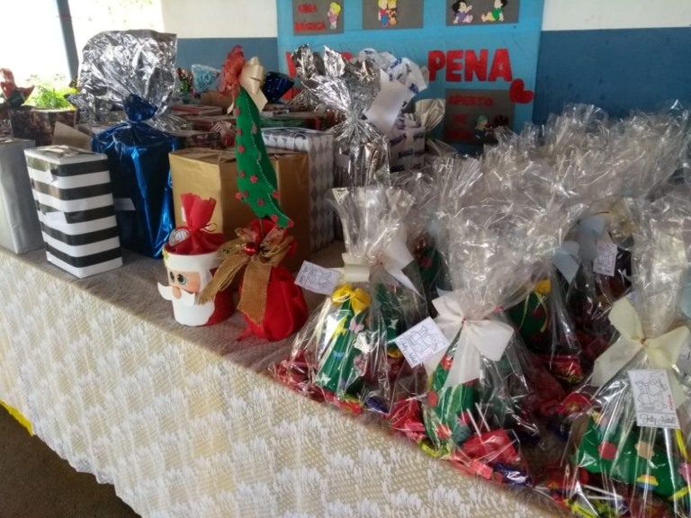 Sem festas, Assistência entrega lembranças a jovens e idosos atendidos em Marília