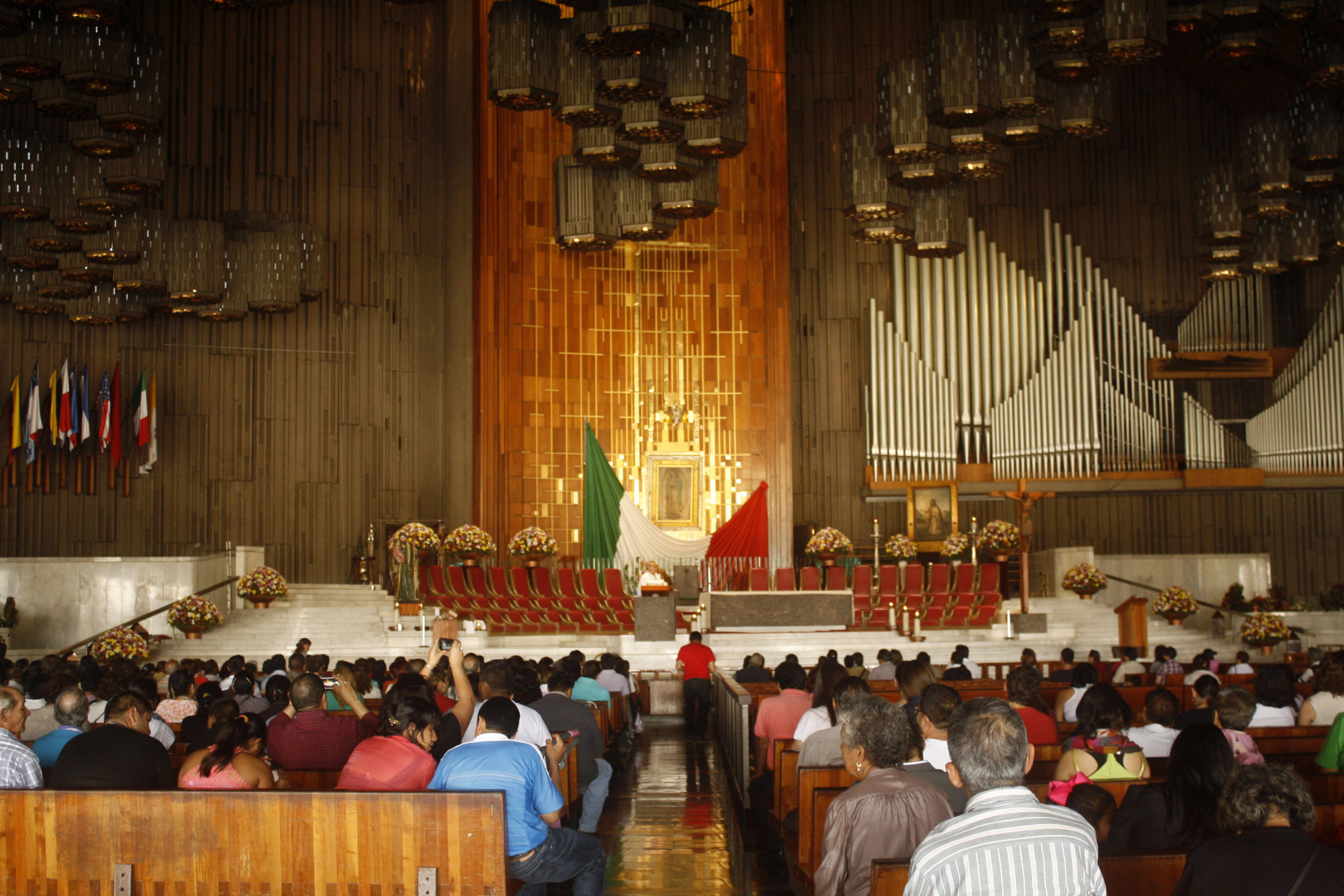 O iG visitou o Santuário em uma sexta-feira de manhã e o local estava lotado na hora da missa. Foto: Nina Ramos/iG