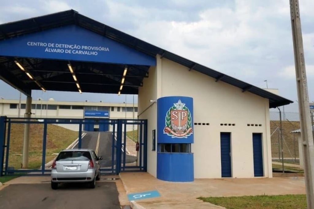 Centro de Detenção de Álvaro de Carvalho, onde acusado foi recolhido