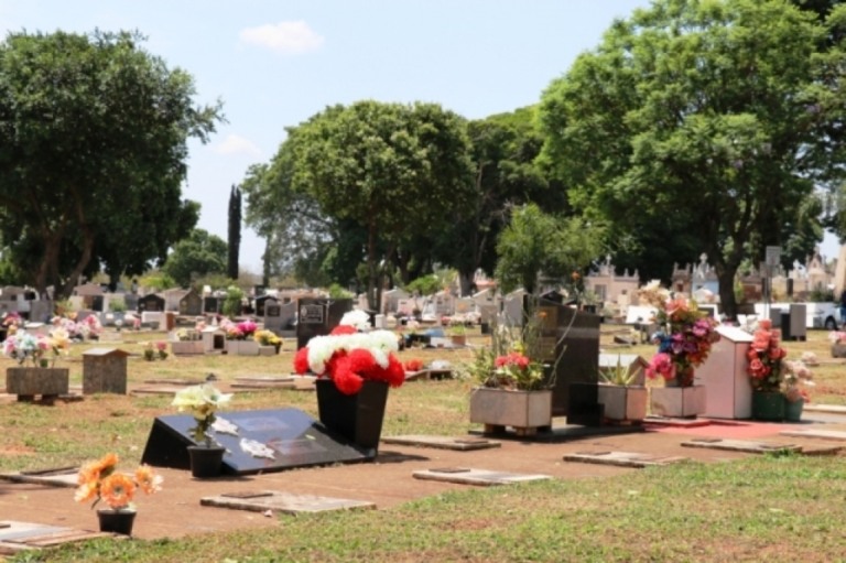 Cemitério define prazos de reformas e orienta medidas para feriado de Finados