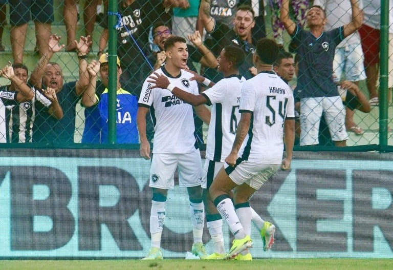 Botafogo vence Sampaio Corrêa por 2 a 1 e sai na frente na semifinal da Taça Rio