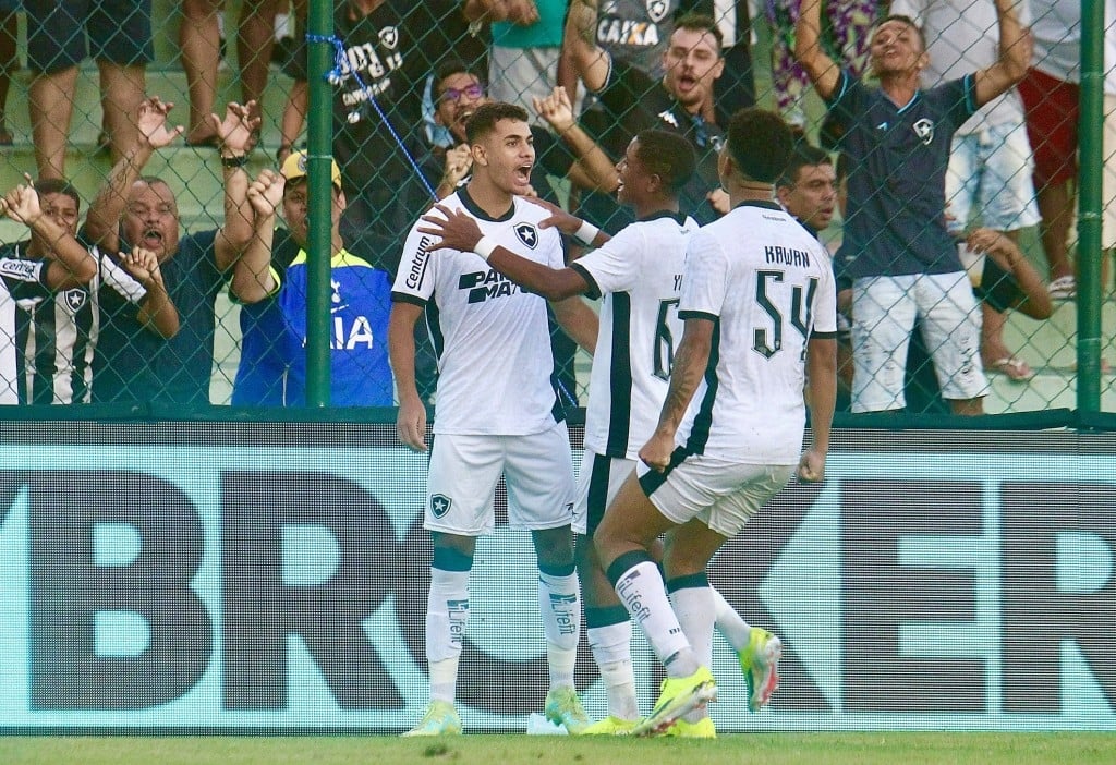 Botafogo vence Sampaio Corrêa por 2 a 1 e sai na frente na semifinal da Taça Rio