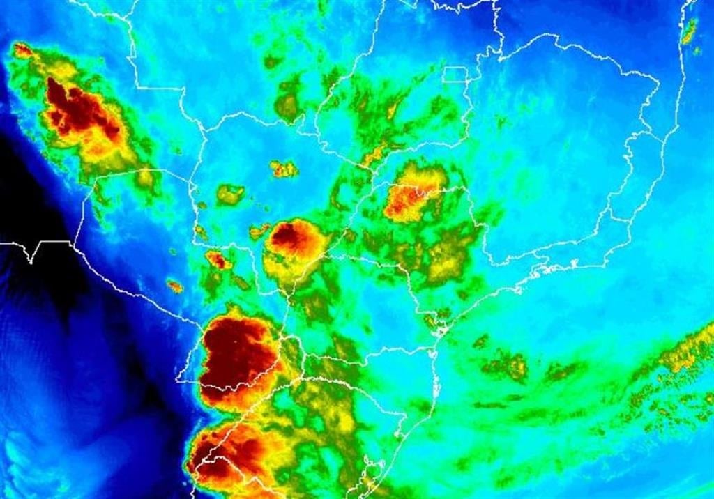 Semana com alerta de chuvas terá variação de nebulosidade e dias mais frios