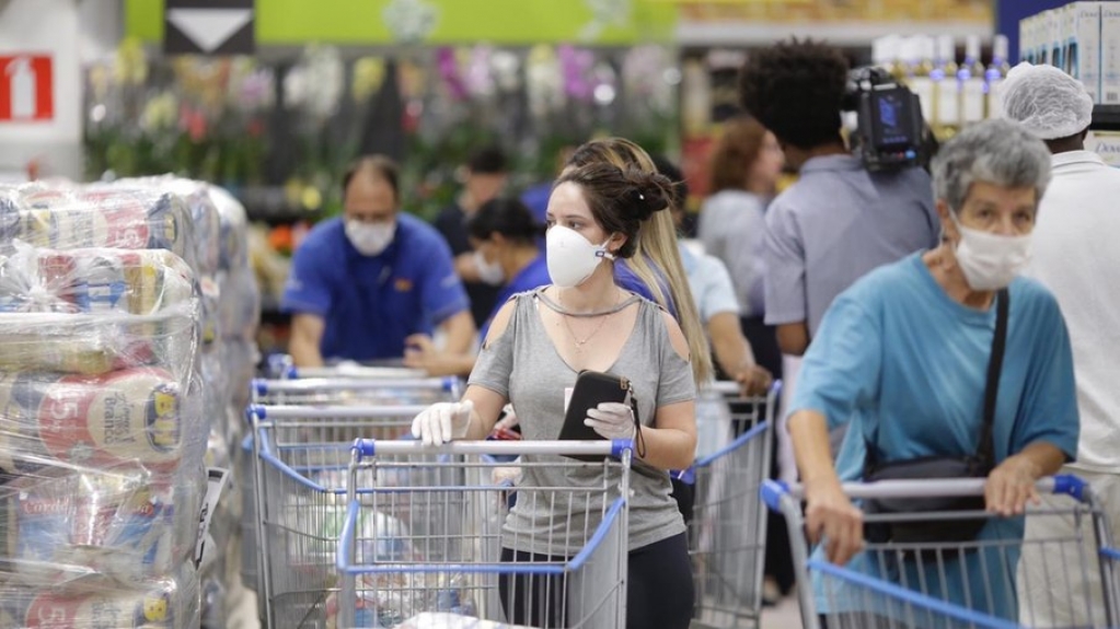 Alimentos da cesta básica custam R$ 1.060 e se aproxima do salário mínimo