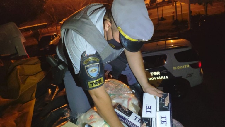 Motorista é preso em Assis com carga de cigarros contrabandeados