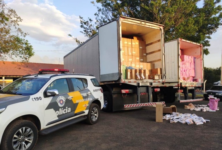Polícia apreende carga de cigarros contrabandeados e PF de Marília investiga caso