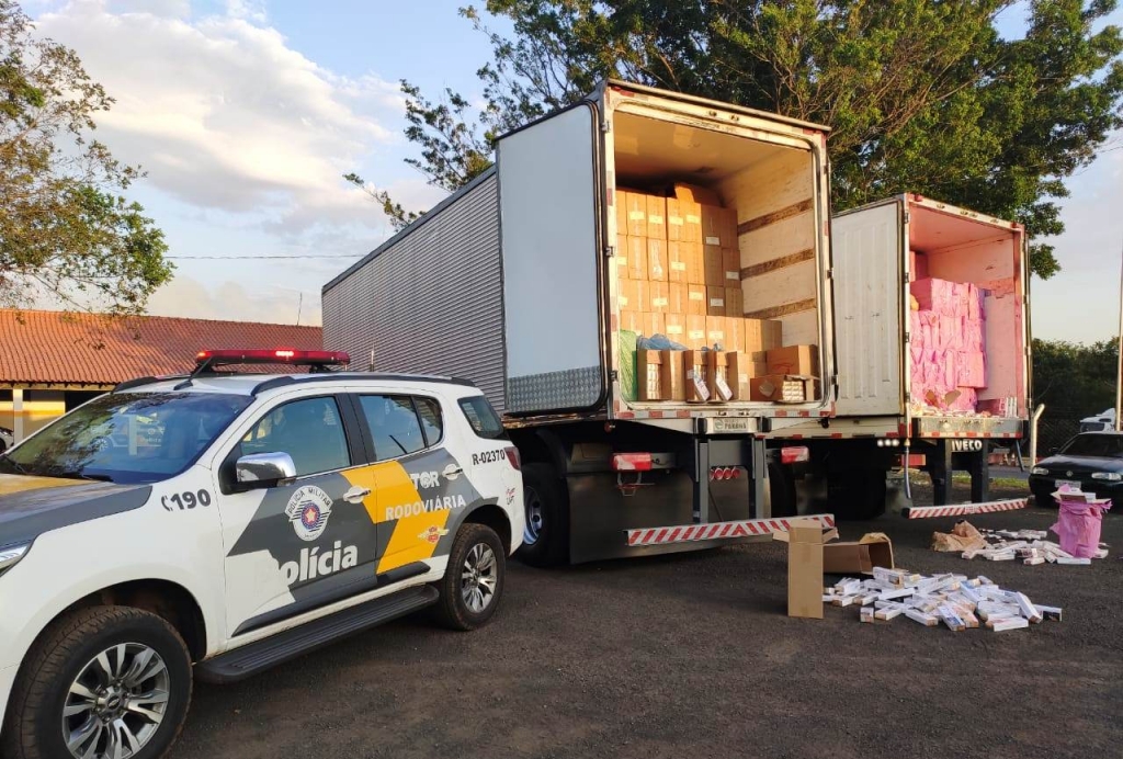 Polícia apreende carga de cigarros contrabandeados e PF de Marília investiga caso