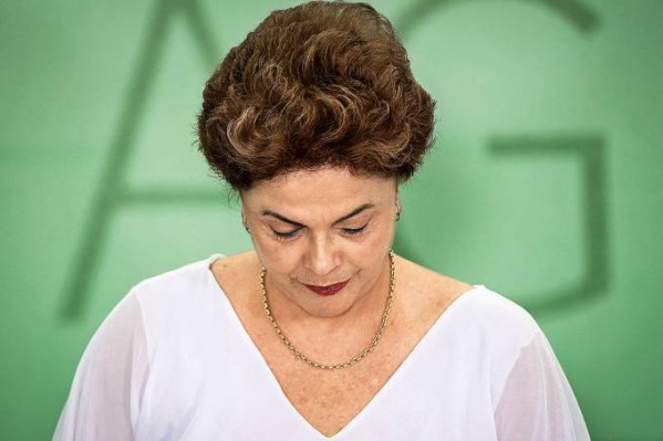 Sem salário e mandato, Dilma mantém alguns benefícios do cargo