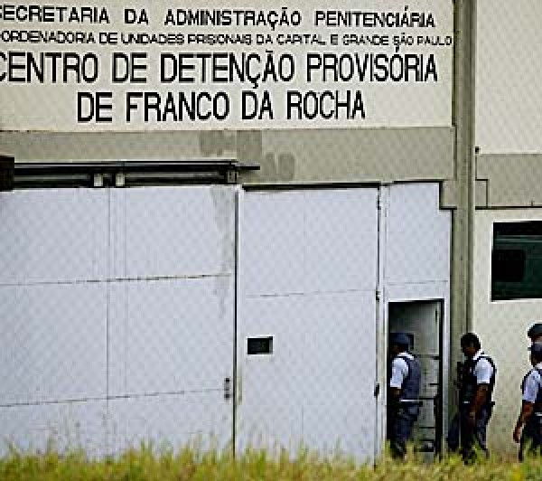 Fuga em massa tira 27 presos de penitenciária paulista