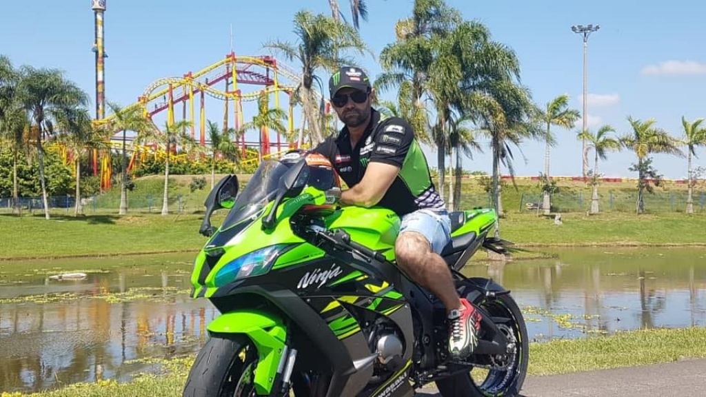 Choque de cinco motos em Itirapina causa morte; vítima recebe homenagens