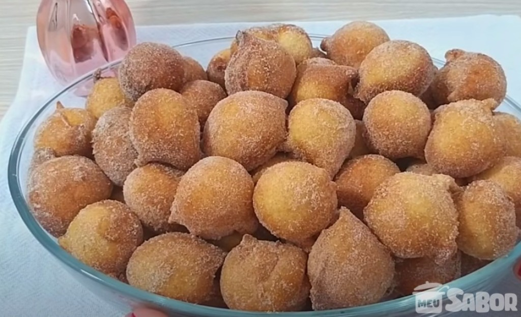 Com essa receita super fácil você vai fazer deliciosos bolinhos de chuva super rápido!