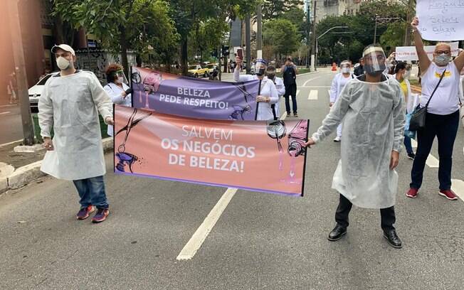 Comerciantes protestam em SP em frente à Câmara Municipal