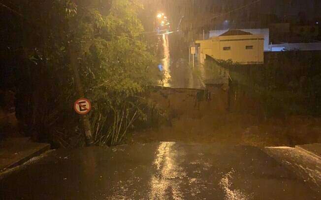 ponte caída em rodovia