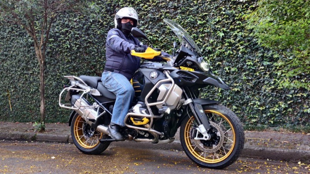 Andamos na versão de 40 anos da aventureira BMW R 1250 GS