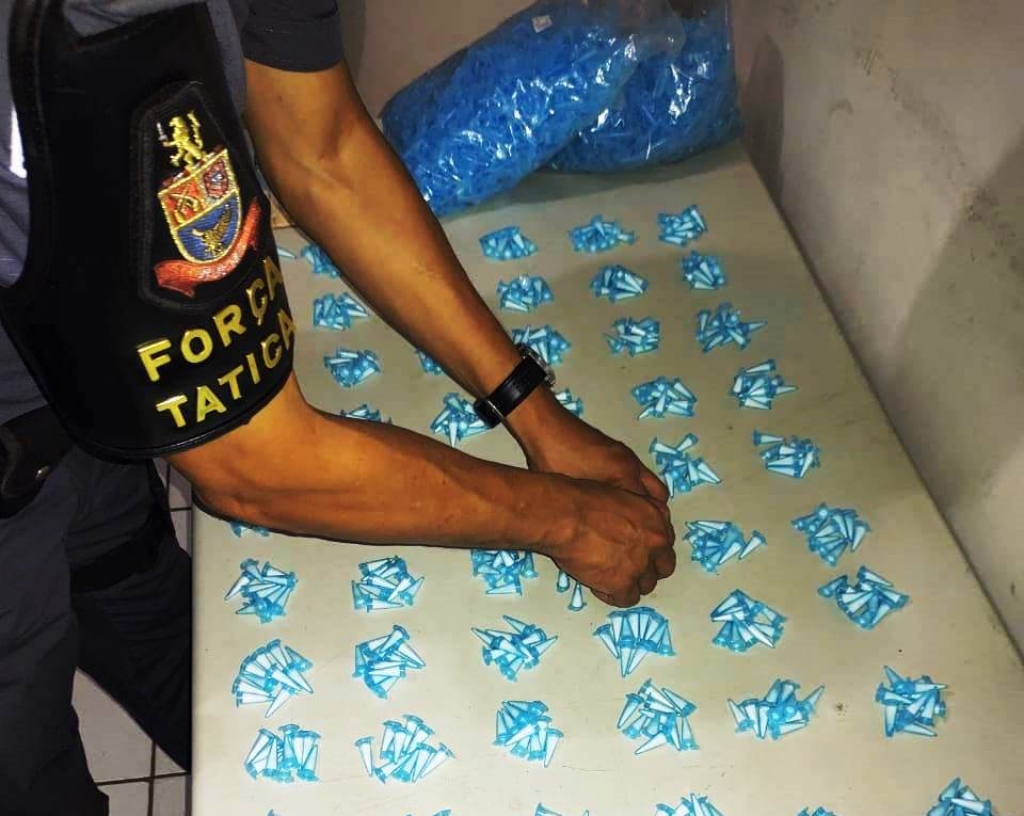 Homem e adolescente acusados de tráfico na zona sul: 700 porções de cocaína