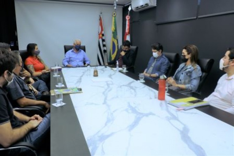 Comércio discute decoração e atrações para vendas de Natal em Marília